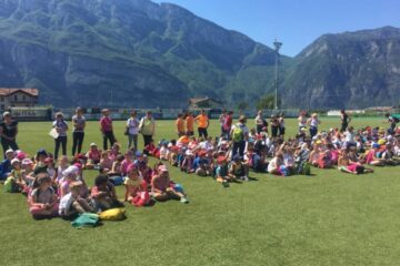 UNA GIORNATA DI SPORT PER GLI ALUNNI DI LAVIS IN RICORDO DI ELISA , la Maestra che amava lo sport e l’atletica !!