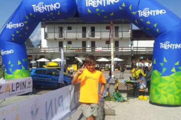 LA DIRETTISSIMA: SUPER SUPER SUPER AVDC – STEFANIN 12° ASSOLUTOOOOO , MAZERBONE 17°, GIUSEPPE 35° e ORO DI CATEGORIAAAA !!!! SUPER SERGIO GOTTARDI classe 2006 finitaaaaaaaa !! SUPER AVDC PRESENTEEEEEE LA DIRETTISSIMA: SUPER SUPER SUPER AVDC – STEFANIN 12° ASSOLUTOOOOO , MAZERBONE 17°, GIUSEPPE 35° e ORO DI CATEGORIAAAA !!!! SUPER SERGIO GOTTARDI classe 2006 finitaaaaaaaa !! SUPER AVDC PRESENTEEEEEE