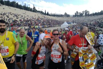 MARATONA DI ATENE: WILMA & TIZIANO PORTANO L’AVDC NELL’ “OLIMPO” DELLA MARATONA !!!! SUPER AVDC PRESENTEEE !!!!! MARATONA DI ATENE: WILMA & TIZIANO PORTANO L’AVDC NELL’ “OLIMPO” DELLA MARATONA !!!! SUPER AVDC PRESENTEEE !!!!!