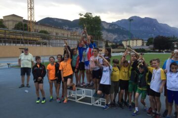 GRAN PREMIO ESORDIENTI 2018: VITTORIA DI SQUADRA DELL’ATLETICA VALLE DI NON e SOLE, 2^ LA MITICA AVDC e TERZA ALTO GARDA E LEDRO !!!! BEL FINALONEEEE !!!! GRAN PREMIO ESORDIENTI 2018: VITTORIA DI SQUADRA DELL’ATLETICA VALLE DI NON e SOLE, 2^ LA MITICA AVDC e TERZA ALTO GARDA E LEDRO !!!! BEL FINALONEEEE !!!!